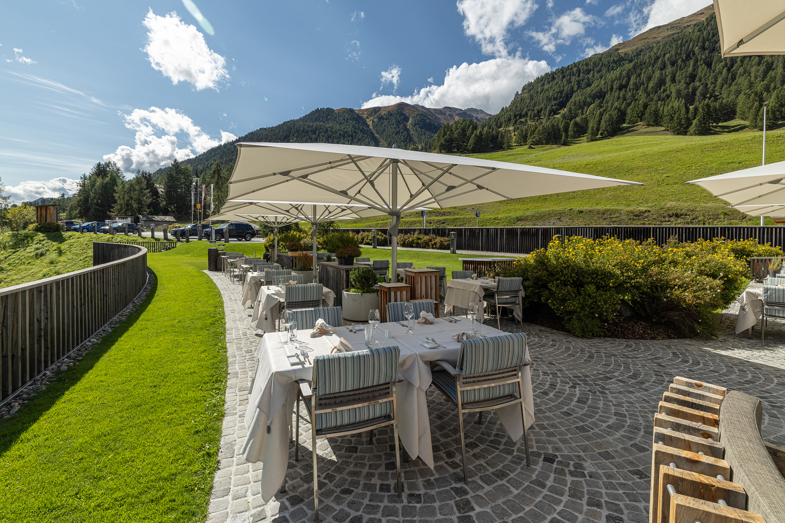 CASTELLO Pro - 350 / rund / 5 / Grey Stripe / ohne Volant / Natureloxiertes Aluminium